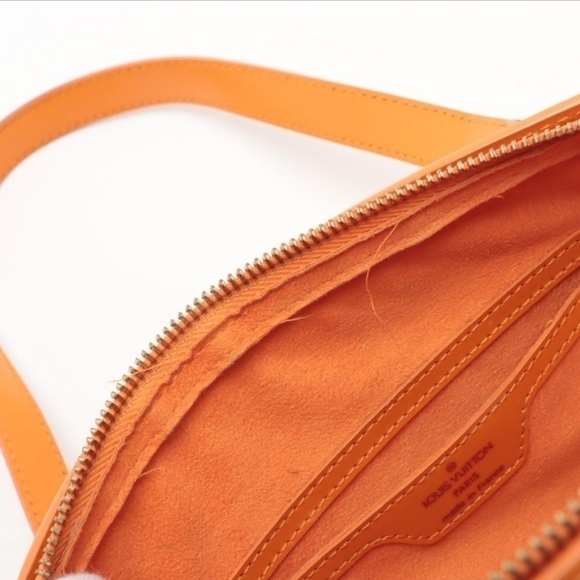 Authentic Louis Vuitton Epi Soufflot - Picture 8 of 14